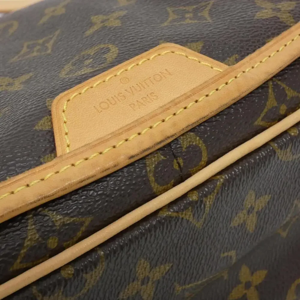 LOUIS VUITTON Brown Monogram Shoulder Bag - Picture 4 of 9